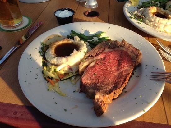 Charlie's Restaurant & Pub
